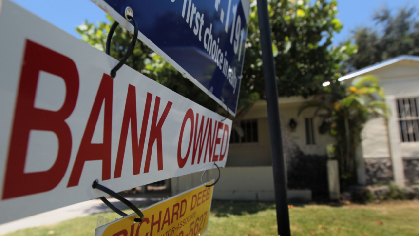 Banken beanspruchen im August mehr Immobilien, da die Zwangsvollstreckungen zunehmen