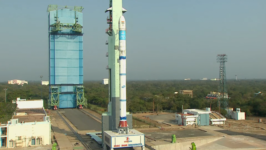 Indien startet Small Satellite Launch Vehicle und setzt drei Satelliten in erdnaher Umlaufbahn ein