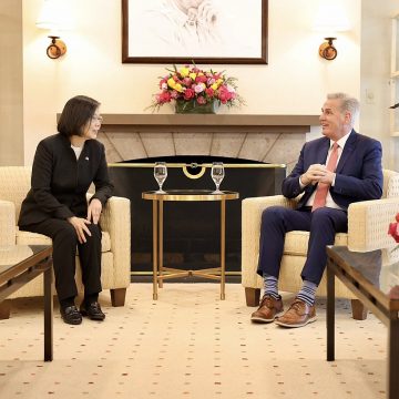 Der Sprecher des US-Repräsentantenhauses, Kevin McCarthy, trifft sich mit der taiwanesischen Präsidentin Tsai Ing-wen in Kalifornien