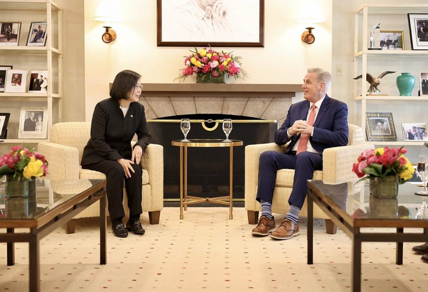 Der Sprecher des US-Repräsentantenhauses, Kevin McCarthy, trifft sich mit der taiwanesischen Präsidentin Tsai Ing-wen in Kalifornien