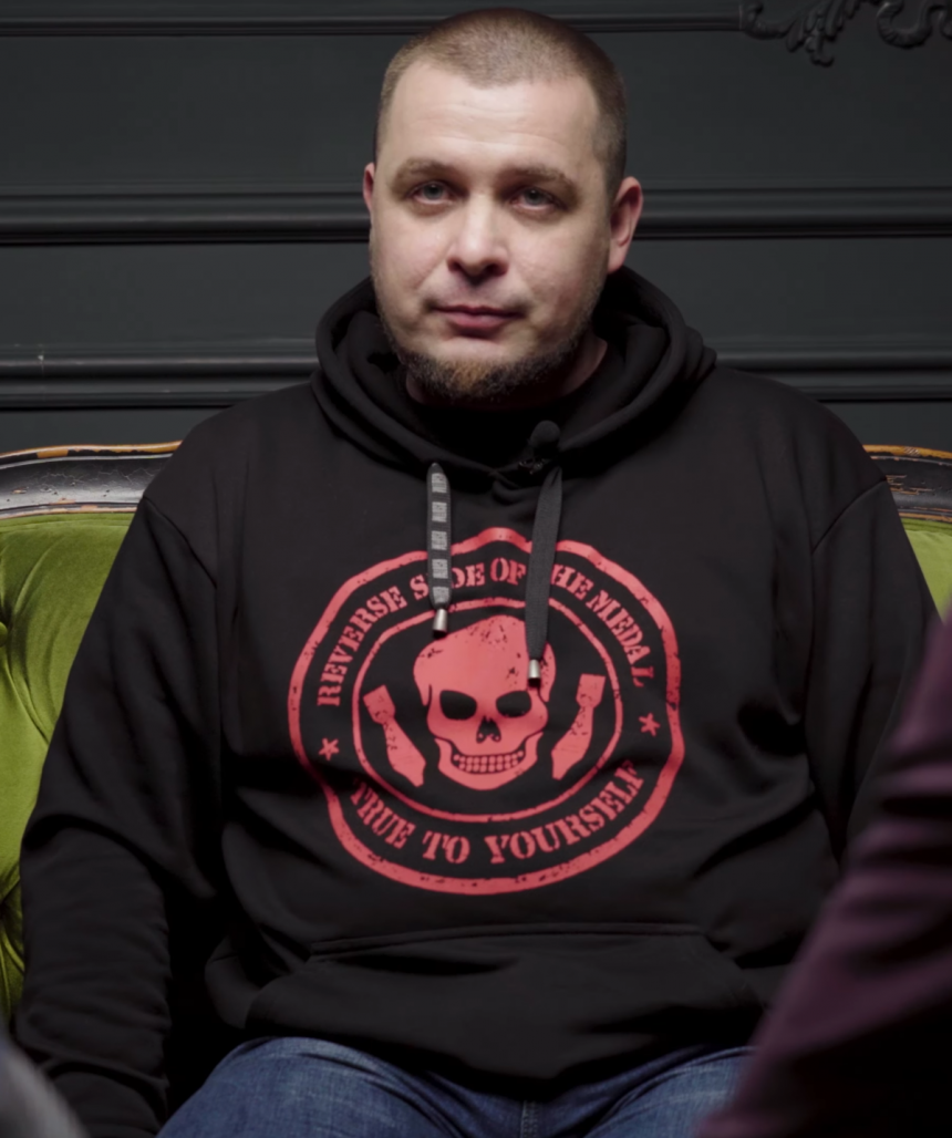 Russland beschuldigt Friedensaktivisten des Mordes an einem Kriegsblogger in St. Petersburg
