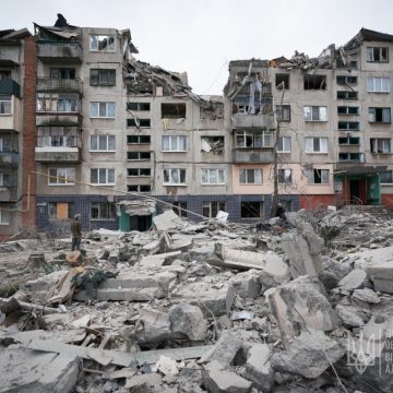 Russische Raketen trafen Gebäude in Slowjansk, Ukraine, und töteten mindestens elf
